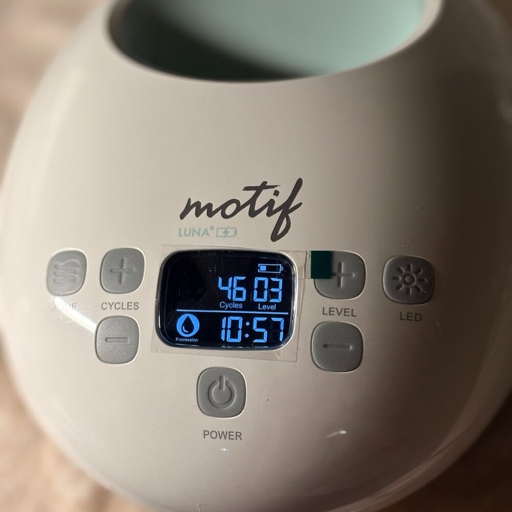 NIB Motif  Luna Double Electric/Battery Breast Pump